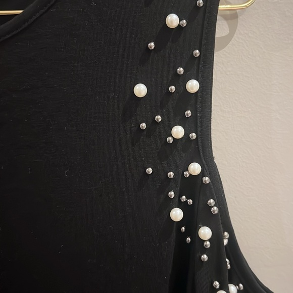 Pearl Cut Out Top - Picture 4 of 5